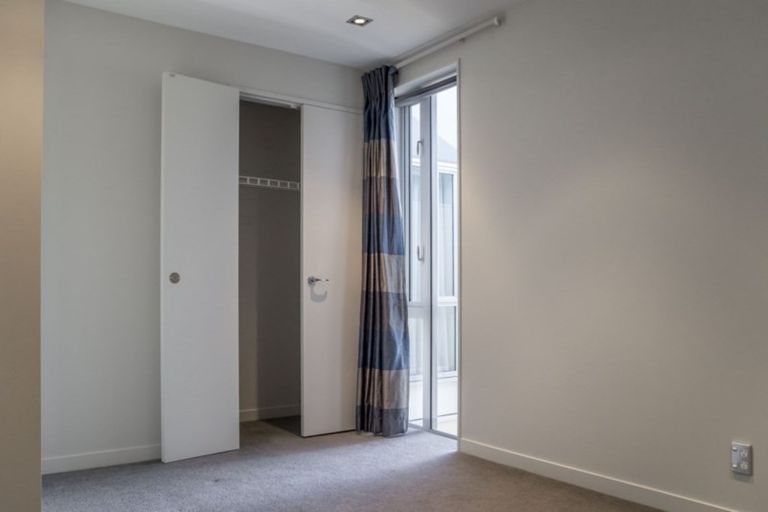 Photo of property in Piermont Apartments, 8a/82 Cable Street, Te Aro, Wellington, 6011