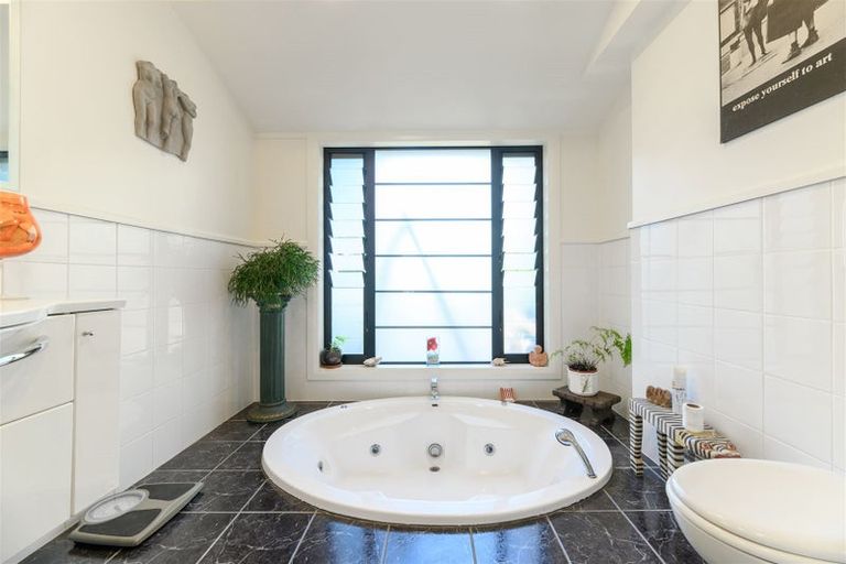 Photo of property in 19 Dudding Avenue, Northcote, Auckland, 0627