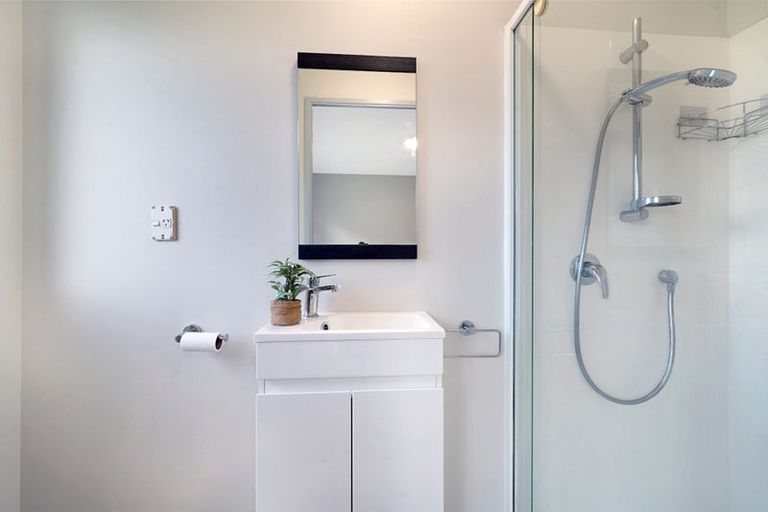 Photo of property in 9 Woodbank Drive, Glen Eden, Auckland, 0602