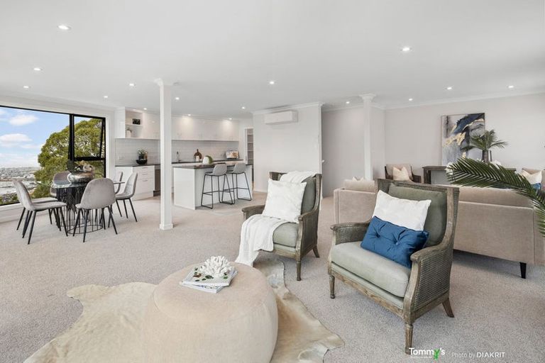 Photo of property in 2/25 Thane Road, Roseneath, Wellington, 6011