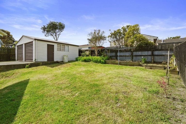 Photo of property in 19 Tobago Crescent, Grenada North, Wellington, 5028