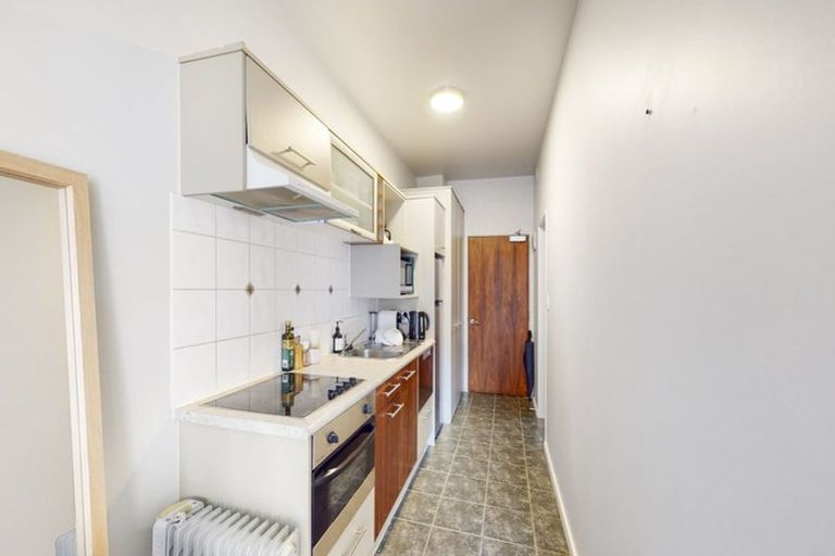 Photo of property in Atrium Towers, 2b/154 The Terrace, Wellington Central, Wellington, 6011