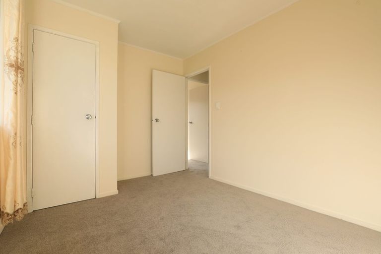 Photo of property in 8 Lisa Rise, Half Moon Bay, Auckland, 2012