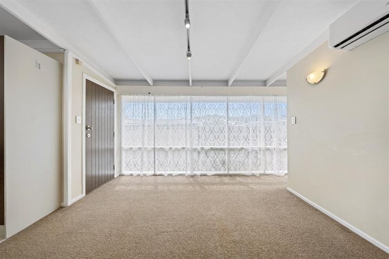 Photo of property in 2/127 Seabrook Avenue, New Lynn, Auckland, 0600