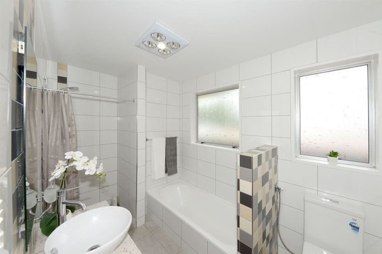 Photo of property in 5b Te Maru Place, Redwood, Christchurch, 8051