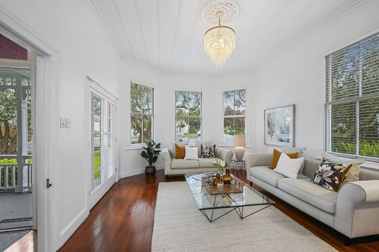 Photo of property in 30 Maritime Terrace, Birkenhead, Auckland, 0626