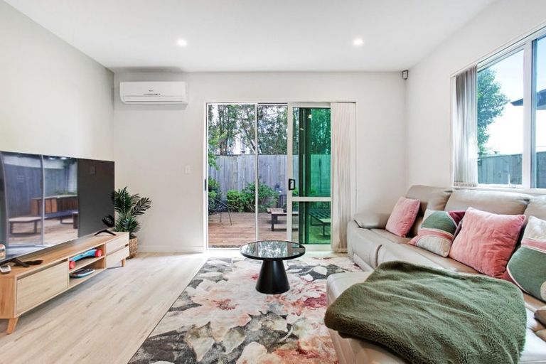 Photo of property in 20 Thomas Rielly Avenue, Hobsonville, Auckland, 0616