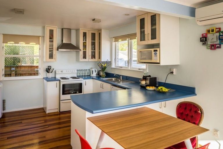 Photo of property in 2/26 Tawa Street, Eastbourne, Lower Hutt, 5013