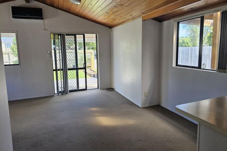Photo of property in 372 Swanson Road, Ranui, Auckland, 0612
