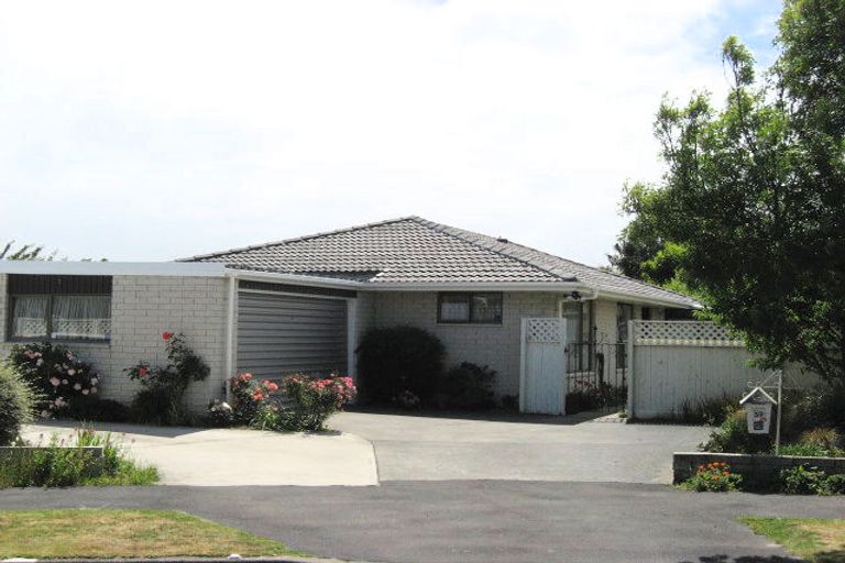 Photo of property in 39 Camberwell Place, Avonhead, Christchurch, 8042