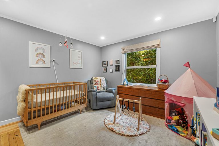 Photo of property in 79 Hobsonville Road, West Harbour, Auckland, 0618