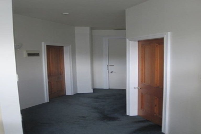 Photo of property in Endeavour Apartments, 13/125 Thorndon Quay, Pipitea, Wellington, 6011