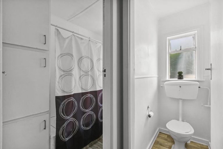 Photo of property in 2/5 Tokomaru Street, Welbourn, New Plymouth, 4312