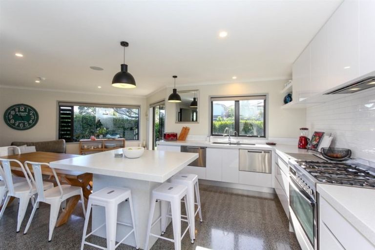 Photo of property in 24 Redwood Crescent, Hurdon, New Plymouth, 4310