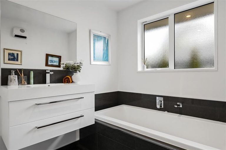 Photo of property in 128 Mays Road, St Albans, Christchurch, 8052