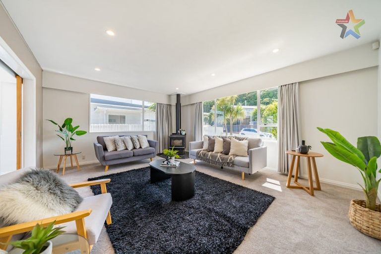 Photo of property in 35 Acacia Avenue, Maungaraki, Lower Hutt, 5010