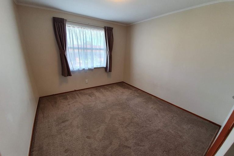 Photo of property in 33 Tahi Terrace, Glen Eden, Auckland, 0602