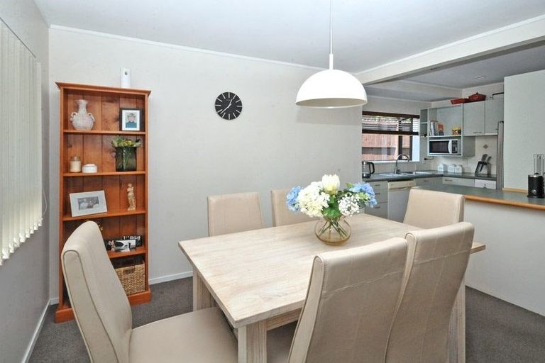 Photo of property in 1/6 Sevilla Place, Unsworth Heights, Auckland, 0632