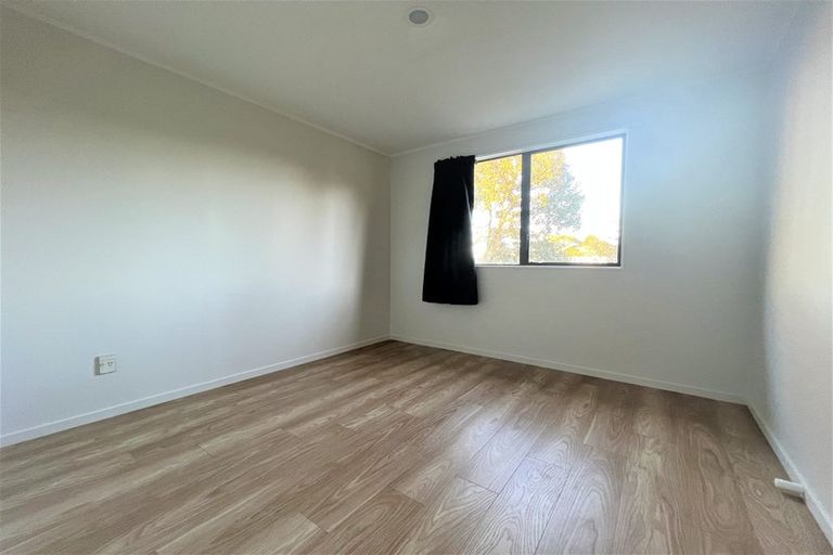 Photo of property in 21 Rehia Road, Massey, Auckland, 0614