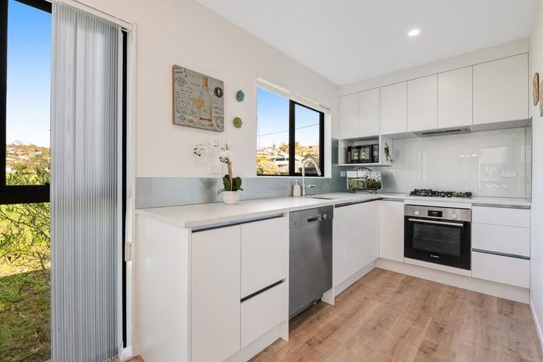 Photo of property in 4 William Bayes Place, Red Beach, 0932