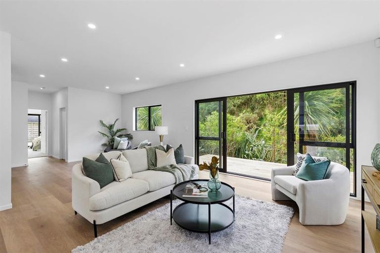 Photo of property in 5 Pihipihi Way, Crofton Downs, Wellington, 6035