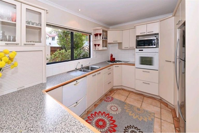 Photo of property in 43 Ribbonwood Crescent, Goodwood Heights, Auckland, 2105