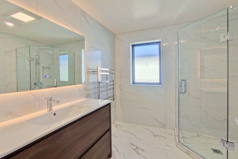 Photo of property in 11b Portadown Avenue, Pakuranga Heights, Auckland, 2010