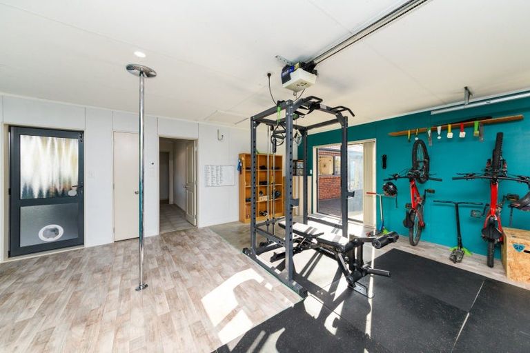 Photo of property in 12 Mana Place, Awapuni, Palmerston North, 4412