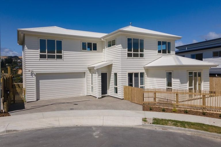 Photo of property in 7 Pine Hill Rise, Glenside, Wellington, 6037