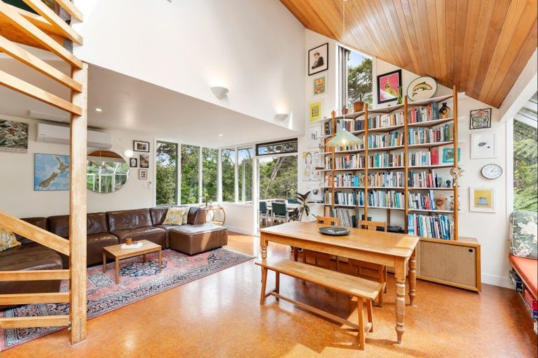 Photo of property in 38 Grand View Road, Leigh, 0985