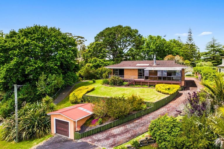 Photo of property in 53 The Terrace, Herald Island, Auckland, 0618
