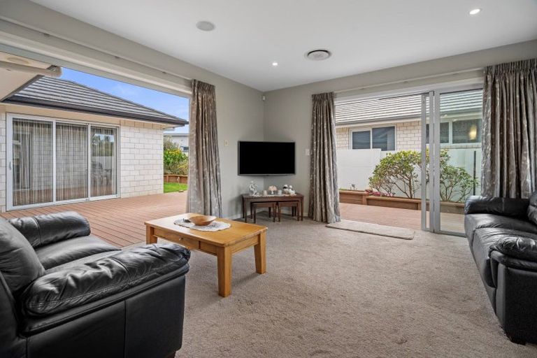 Photo of property in 32 Oceania Sands Way, Papamoa Beach, Papamoa, 3118