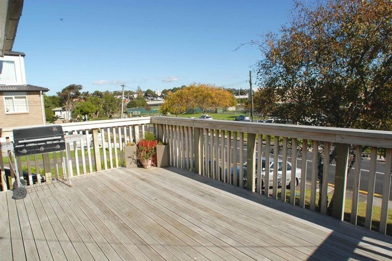 Photo of property in 2/46 Bond Crescent, Forrest Hill, Auckland, 0620