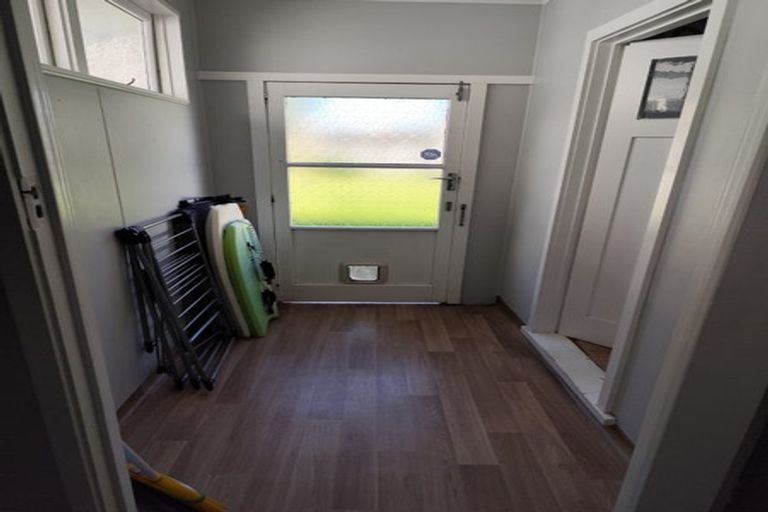 Photo of property in 20 The Esplanade, Eastern Beach, Auckland, 2012