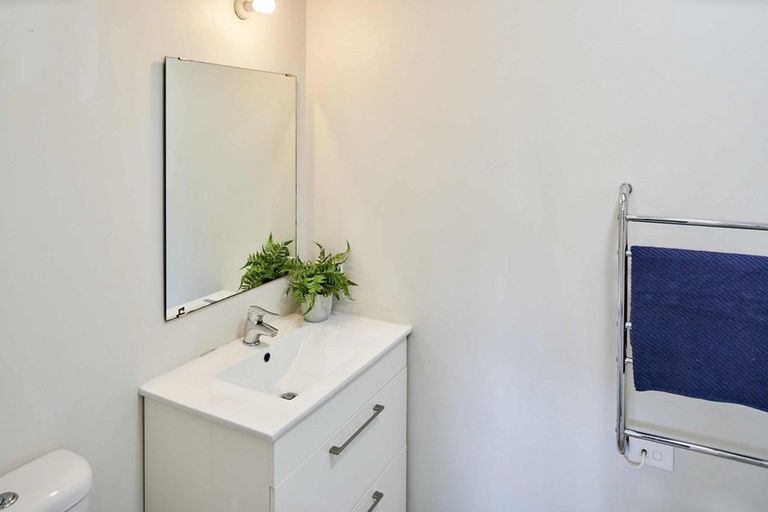 Photo of property in 46 Grays Road, Plimmerton, Porirua, 5026