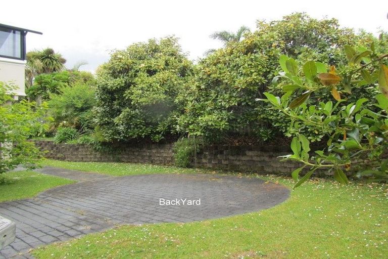 Photo of property in 8 Carrowmore, Pinehill, Auckland, 0632