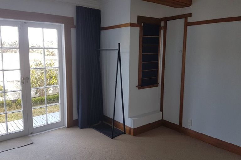 Photo of property in 17 Saint Michaels Crescent, Kelburn, Wellington, 6012