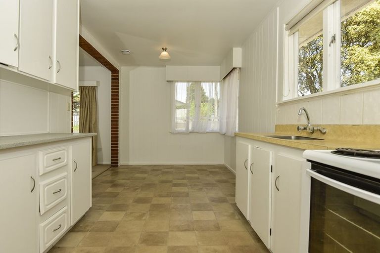 Photo of property in 83 Farquhar Road, Glendene, Auckland, 0602