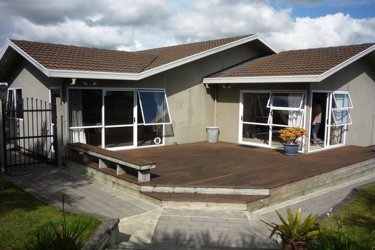 Photo of property in 114 Mirrabooka Avenue, Botany Downs, Auckland, 2010