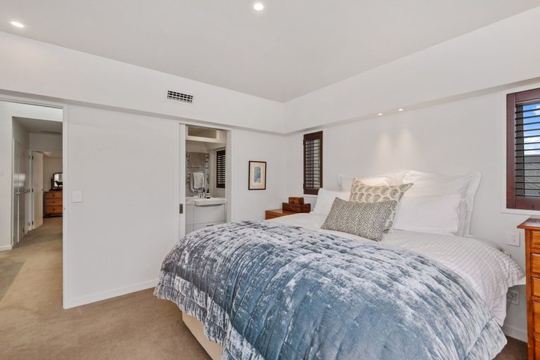 Photo of property in 87 Holly Road, St Albans, Christchurch, 8014