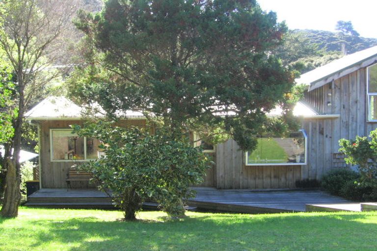 Photo of property in 11 Fawcett Road, Laingholm, Auckland, 0604