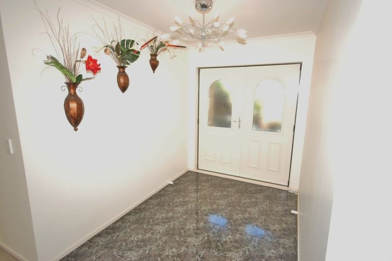 Photo of property in 2/16 Roberts Road, Glenfield, Auckland, 0629