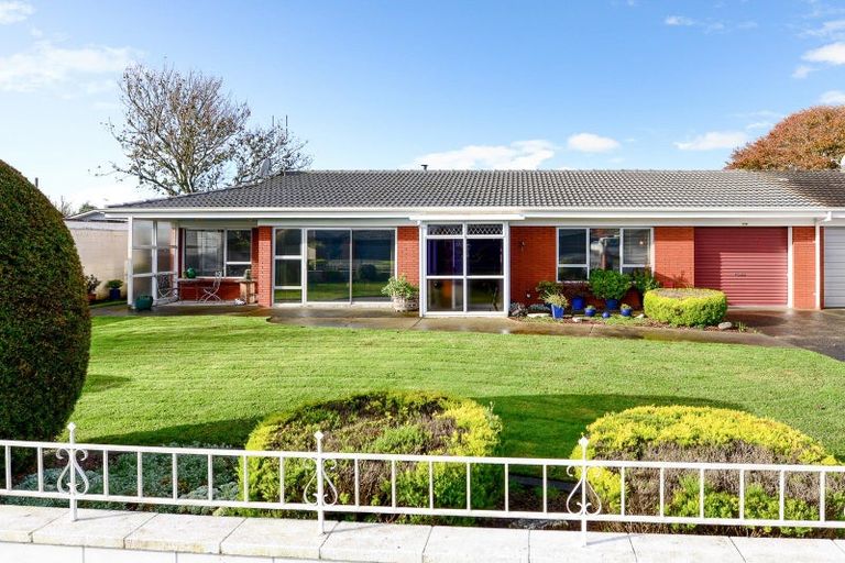 Photo of property in 118 Sandwich Road, St Andrews, Hamilton, 3200