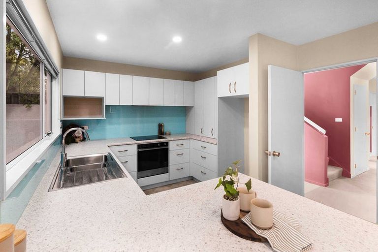 Photo of property in 4 Broadfell Avenue, Avonhead, Christchurch, 8042