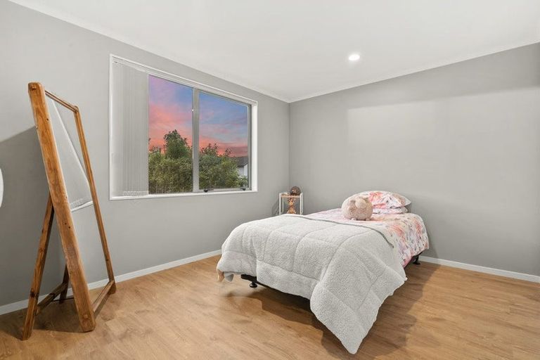 Photo of property in 6 Phar Lap Crescent, Takanini, 2112