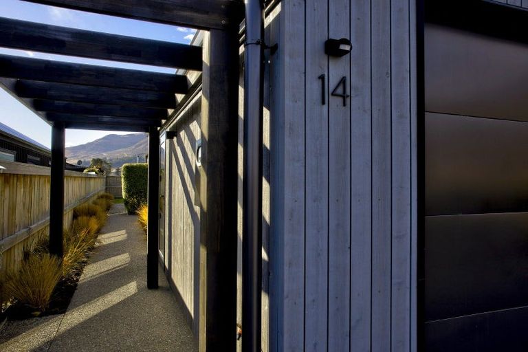 Photo of property in 14 Ward Street, Jacks Point, Queenstown, 9371