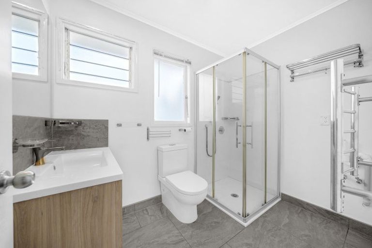 Photo of property in 9 Andrew Road, Howick, Auckland, 2010