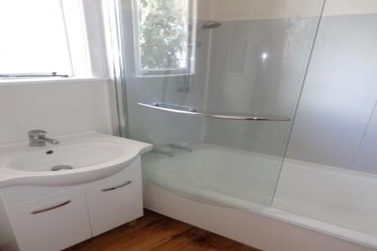 Photo of property in 2/42 Lincoln Road, Henderson, Auckland, 0610