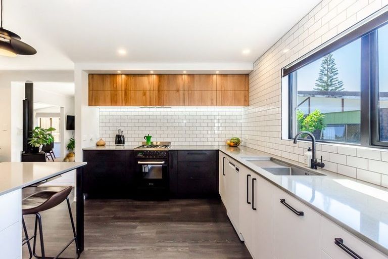 Photo of property in 36 Hollis Road, Paraparaumu Beach, Paraparaumu, 5032