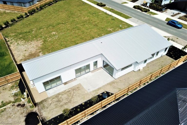 Photo of property in 39 Lumbarda Drive, Kumeu, 0810